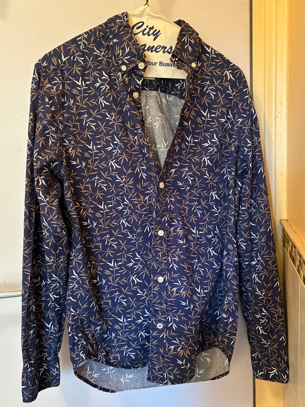 GAP Men's Navy Blue Floral-Leaf Pattern Button Front Shirt